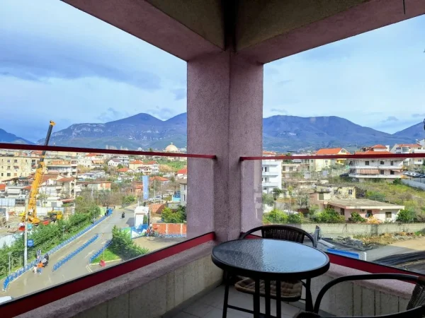 Tirane, jepet me qera apartament 2+1+Aneks+Ballkon Kati 5, 85 m² 550 € (ali demi)
