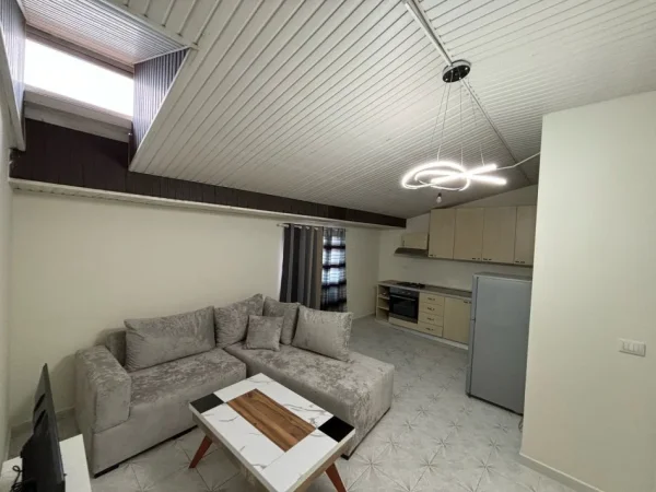 Tirane, jepet me qera 1+1 Kati 3, 400 € (globe , ish parku)