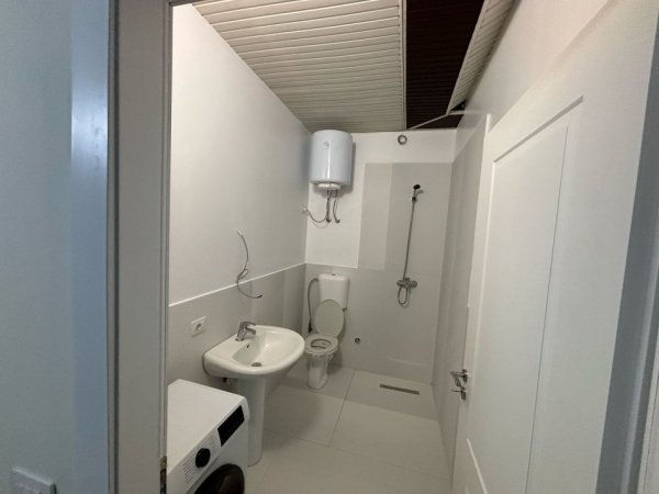 Tirane, jepet me qera 1+1 Kati 3, 400 € (globe , ish parku)