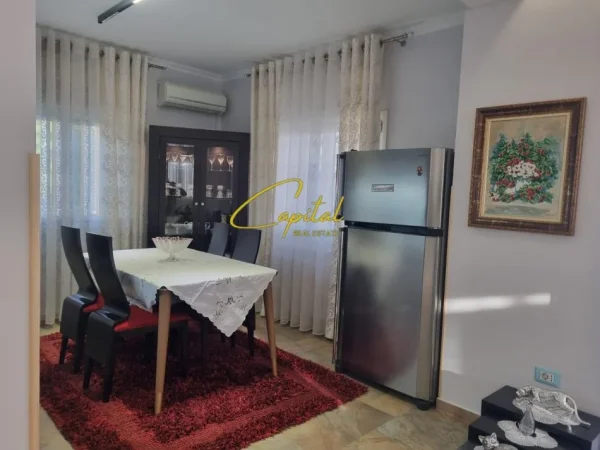 Tirane, jepet me qera apartament 1+1 Kati 3, 101 m² 600 € (VILAT GJERMANE)