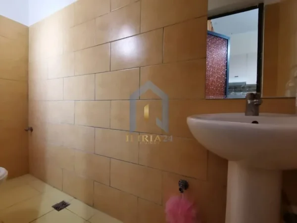 Tirane, jepet me qera garsonier Kati 1, 37 m² 370 € (Rruga ‘’Gjon Mili’’)