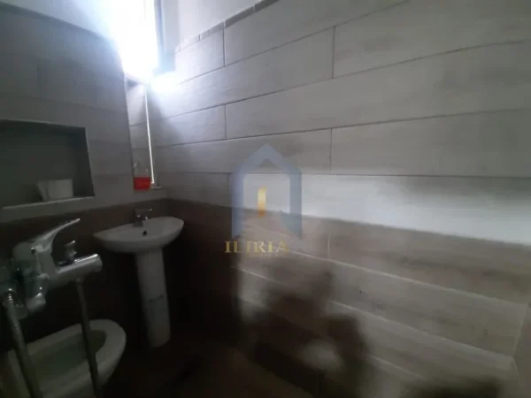 Tirane, jepet me qera garsonier Kati 2, 33 m² 350 € (Rruga ‘’Gjon Mili’’)