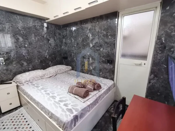 Tirane, jepet me qera Kati 2, 38 m² 390 € (Rruga ''5 Maj'')