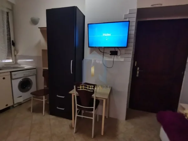 Tirane, jepet me qera garsonier Kati 2, 38 m² 450 € (Rruga ''5 Maj'')