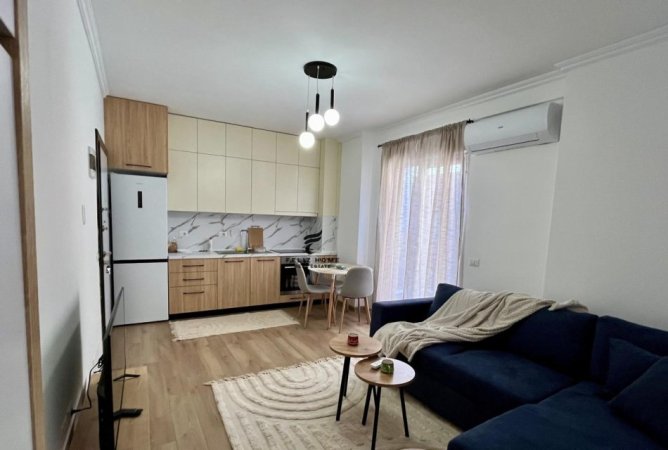 Tirane, jepet me qera apartament 1+1+Ballkon Kati 6, 55 m² 450 € (SELITE)
