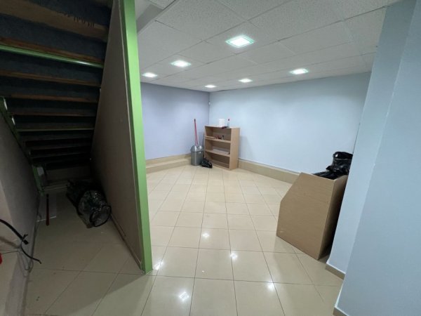 Tirane, jepet me qera dyqan Kati 1, 120 m² 1.000 € (RRUGA E ELBASANIT)