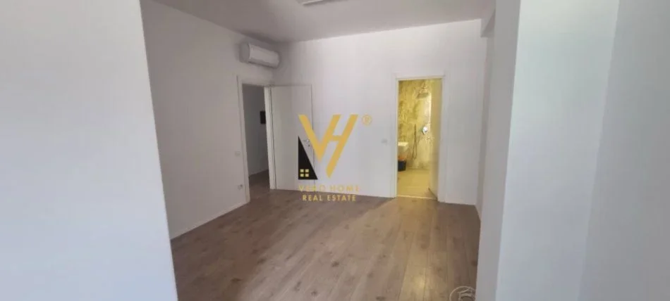 Tirane, jepet me qera zyre Kati 4, 117 m² 1.250 € (BLLOK)