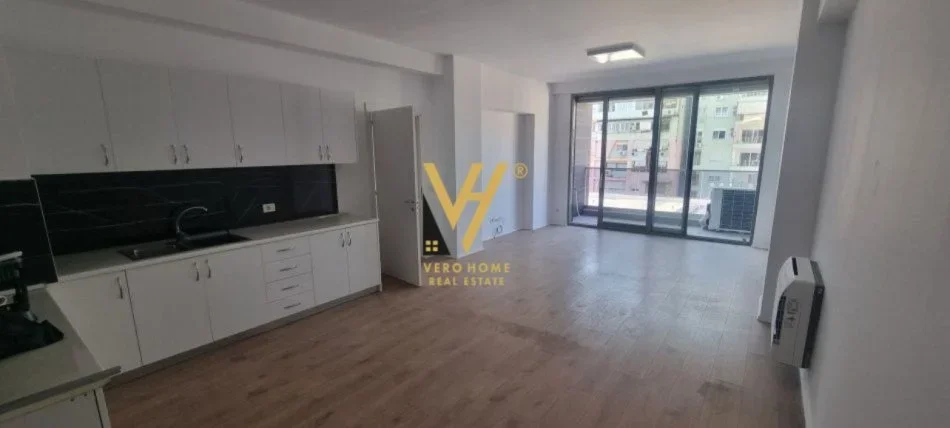 Tirane, jepet me qera zyre Kati 4, 117 m² 1.250 € (BLLOK)