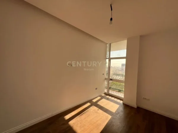 Tirane, jepet me qera zyre Kati 6, 96 m² 950 € (rruga kavajes)