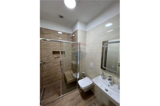 Tirane, jepet me qera apartament 2+1+Aneks+Ballkon Kati 8, 120 m² 850 € (rruga e Kavajes)