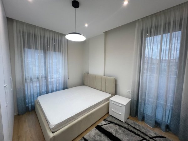 Tirane, jepet me qera apartament 2+1+Ballkon Kati 3, 100 m² 750 € (PORCELAN)