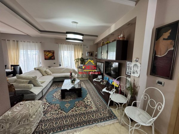 Vlore, shitet apartament 2+1+Ballkon Kati 8, 137 m² 220.000 € (Rruga Sadik Zotaj)