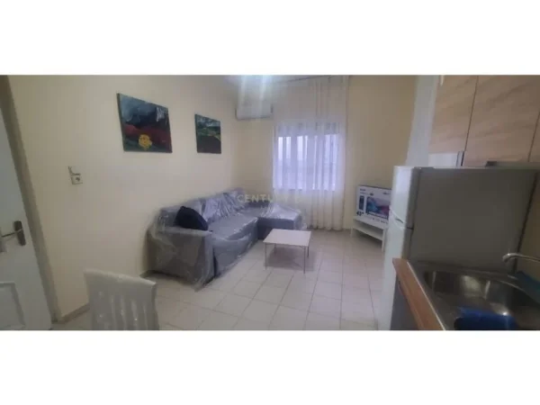 Tirane, jepet me qera apartament 2+1 , 80 m² 500 € (Farmacia 10)