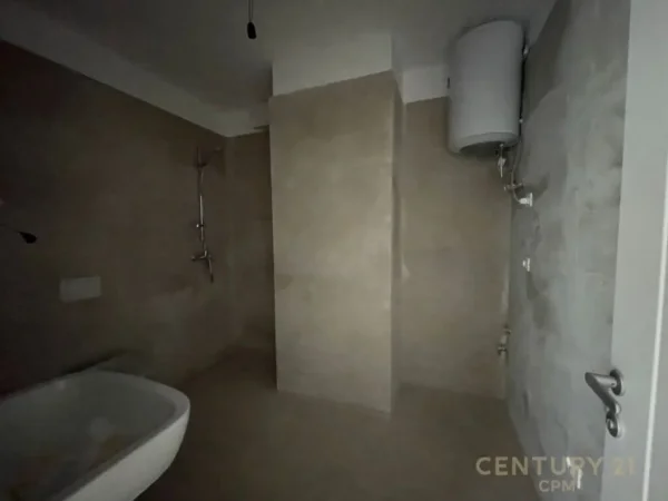 Tirane, jepet me qera ambjent biznesi Kati 1, 120 m² 1.300 € (Rruga Elbasanit)