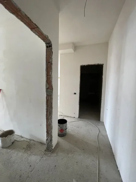 Tirane, shitet apartament 2+1+Ballkon Kati 5, 105 m² 282.150 € (Rruga e barrikadave)