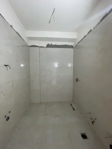 Tirane, shitet apartament 2+1+Ballkon Kati 5, 105 m² 282.150 € (Rruga e barrikadave)