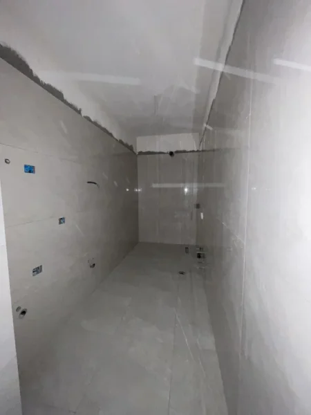 Tirane, shitet apartament 2+1+Ballkon Kati 5, 105 m² 282.150 € (Rruga e barrikadave)