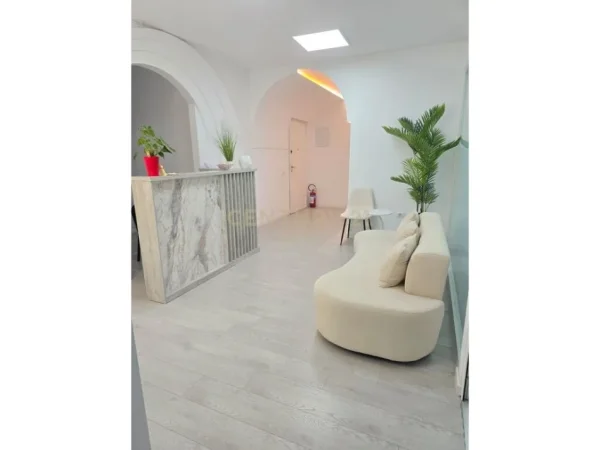 Tirane, shitet ambjent biznesi, 110m2, Kati 6 , 40.000 € (Ish-Blloku)