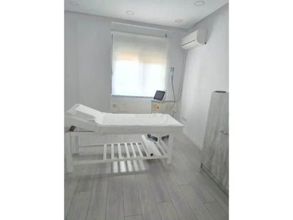 Tirane, shitet ambjent biznesi, 110m2, Kati 6 , 40.000 € (Ish-Blloku)