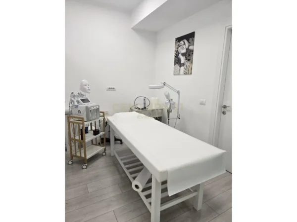 Tirane, shitet ambjent biznesi, 110m2, Kati 6 , 40.000 € (Ish-Blloku)