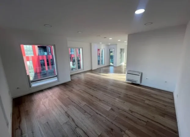 Tirane, jepet me qera ambjent biznesi Kati 2, 171 m² 2.300 € (Rruga elbasanit)