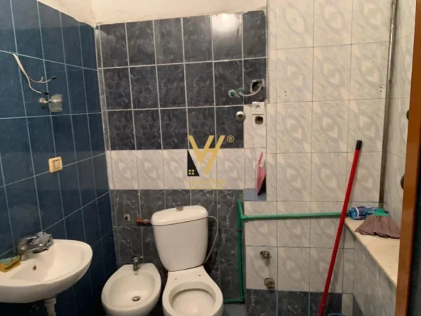 Tirane, jepet me qera zyre Kati 3, 150 m² 1.500 € (RRUGA PANORAMA)