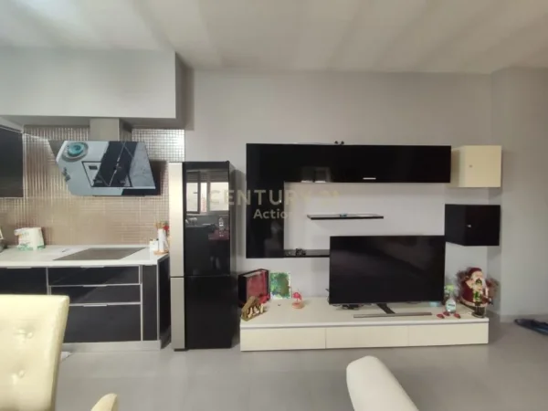 Tirane, shitet apartament 2+1 Kati 8, 95 m² 210.000 € (Selvia)