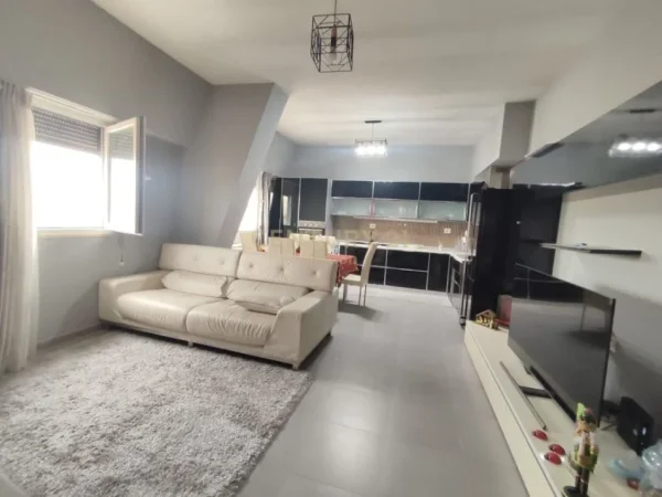 Tirane, shitet apartament 2+1 Kati 8, 95 m² 210.000 € (Selvia)