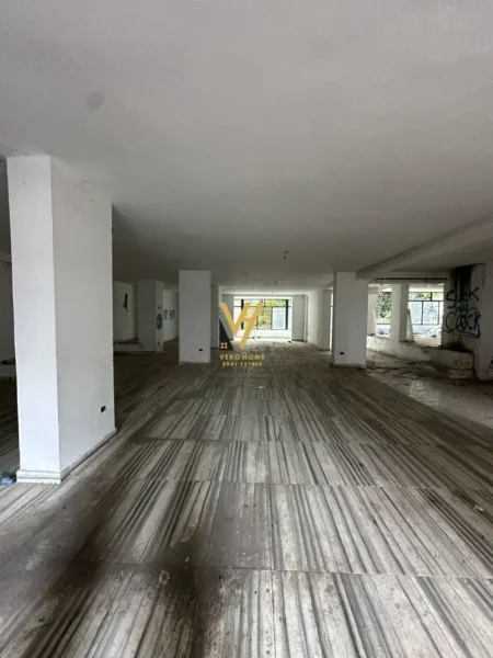 Tirane, jepet me qera ambjent biznesi Kati 0, 700 m² 5.000 € (RRUGA E ELBASANIT)