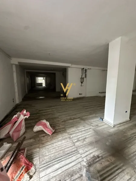 Tirane, jepet me qera ambjent biznesi Kati 0, 700 m² 5.000 € (RRUGA E ELBASANIT)