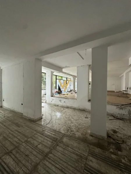 Tirane, jepet me qera ambjent biznesi Kati 0, 700 m² 5.000 € (RRUGA E ELBASANIT)