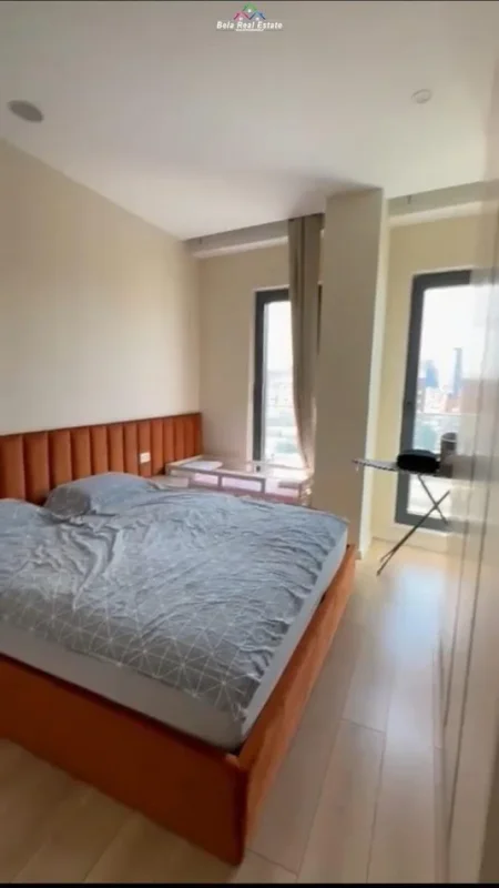 Tirane, jepet me qera apartament 1+1+Ballkon Kati 7, 70 m² 650 € (shkolla e kuqe)