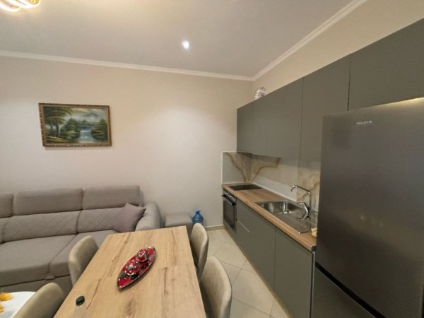 Tirane, jepet me qera apartament 1+1+Aneks+Ballkon Kati 3, 600 € (rruga e kavajes , tibo)