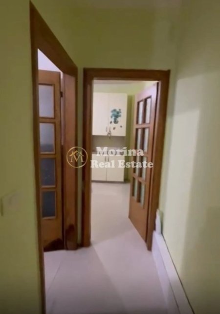 Tirane, jepet me qera apartament 1+1 Kati 1, 65 m² 300 € (QSUT)