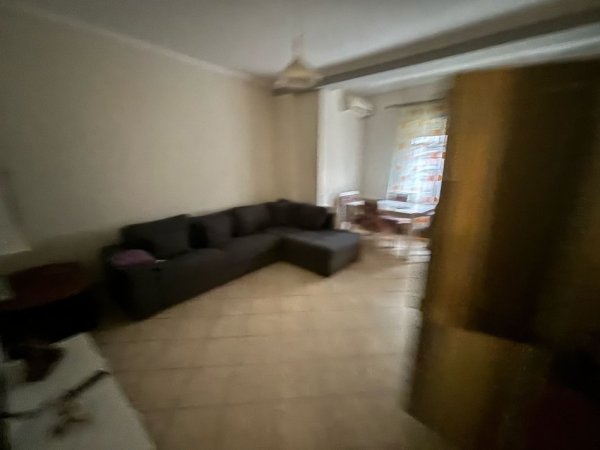 Tirane, jepet me qera apartament 1+1+Aneks+Ballkon Kati 2, 450 € (kodra e diellit)