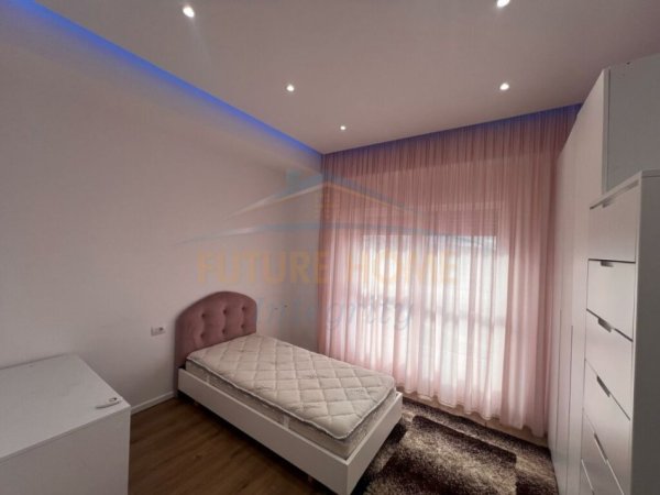 Tirane, jepet me qera apartament 2+1 Kati 7, 550 € (Ali dem)