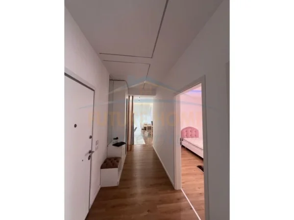 Tirane, jepet me qera apartament 2+1 Kati 7, 550 € (Ali dem)