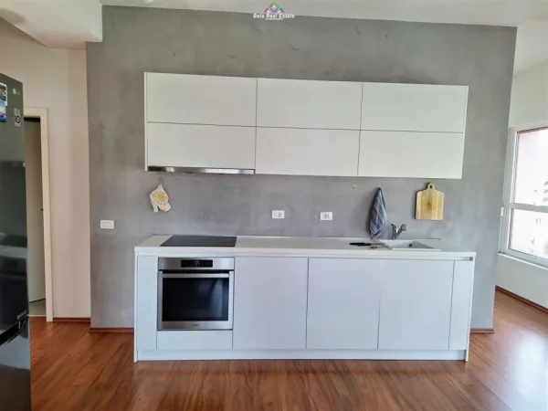 Tirane, jepet me qera apartament 2+1 Kati 3, 85 m² 550 € (ali demi)