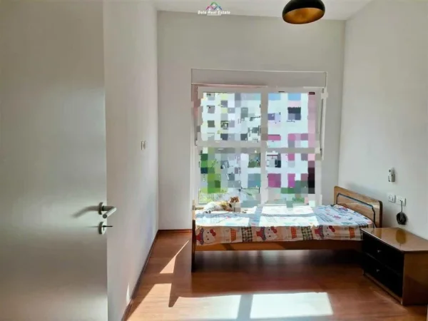 Tirane, jepet me qera apartament 2+1 Kati 3, 85 m² 550 € (ali demi)