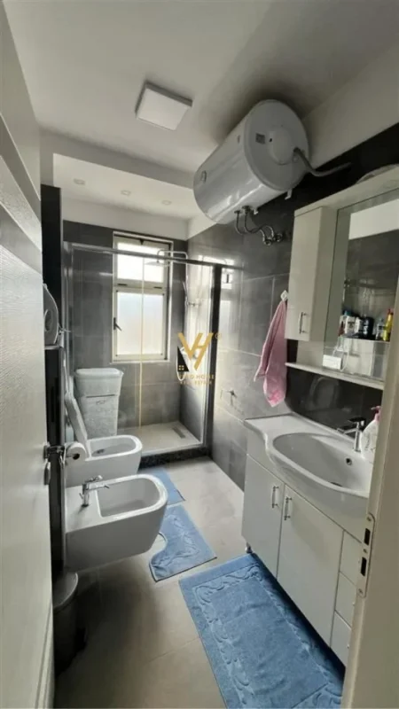 Tirane, jepet me qera apartament 3+1+Ballkon Kati 5, 100 m² 900 € (IRFAN TOMINI)