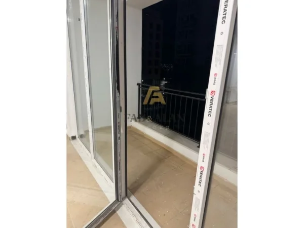 Tirane, jepet me qera ambjent biznesi Kati 2, 105 m² 1.200 € (Bulevardi i Ri, Usluga)