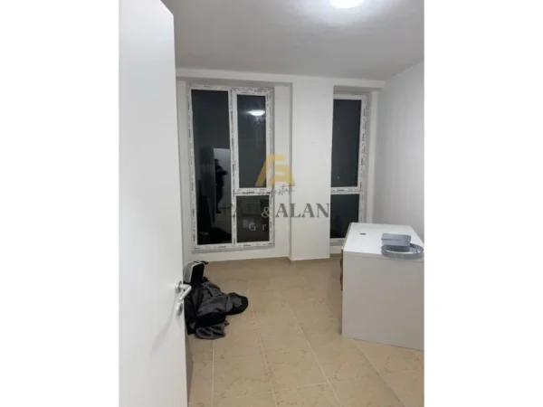Tirane, jepet me qera ambjent biznesi Kati 2, 105 m² 1.200 € (Bulevardi i Ri, Usluga)