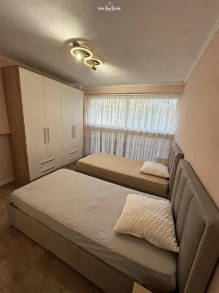 Tirane, jap me qera apartament 2+1+Ballkon Kati 1, 175 m² 550 € (FRESKU)