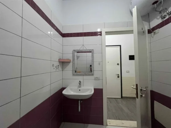 Tirane, jap me qera apartament 3+1+Ballkon Kati 9, 97 m² (Fusha e Aviacionit, afer shkolles Dhora Leka)