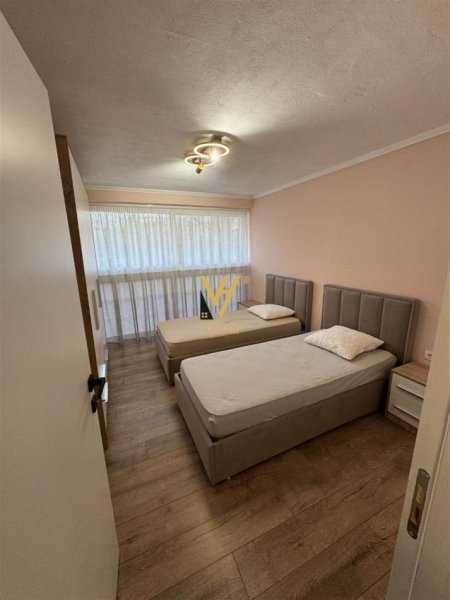 Tirane, jepet me qera apartament 3+1+Ballkon Kati -2, 175 m² 550 € (FRESKU)