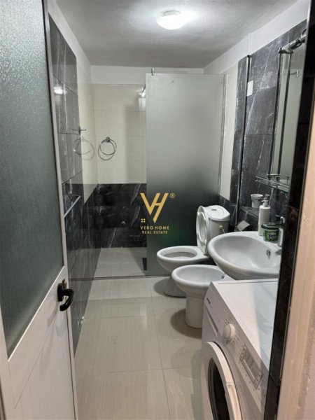 Tirane, jepet me qera apartament 3+1+Ballkon Kati -2, 175 m² 550 € (FRESKU)