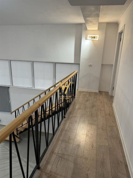 Tirane, jepet me qera apartament 3+1+Ballkon Kati -2, 175 m² 550 € (FRESKU)