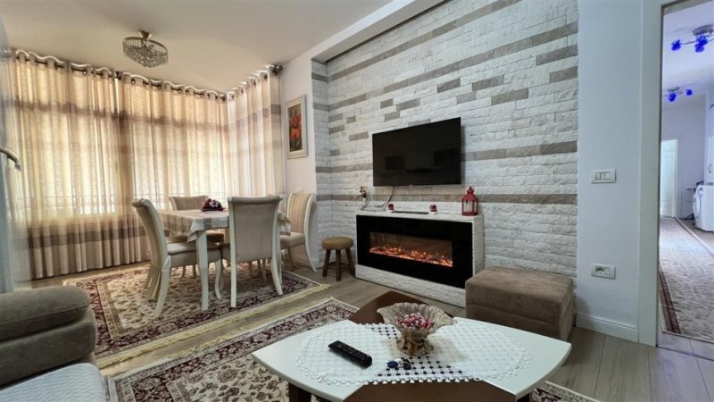 Tirane, jepet me qera apartament 3+1 Kati 5, 100 m² 900 € (VASIL SHANTO)