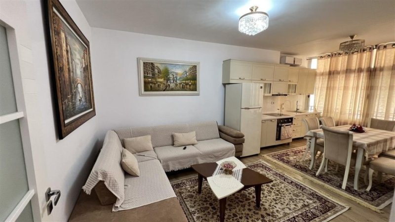 Tirane, jepet me qera apartament 3+1 Kati 5, 100 m² 900 € (VASIL SHANTO)