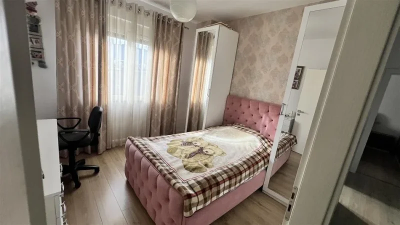 Tirane, jepet me qera apartament 3+1 Kati 5, 100 m² 900 € (VASIL SHANTO)